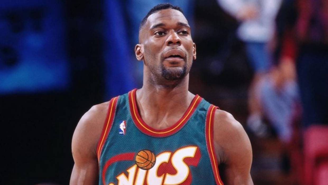 Ексзірка NBA Шон Кемп отримав 30 діб домашнього арешту за стрілянину у 2023 році. Суд пом’якшив вирок, уникнувши тюремного ув’язнення.
