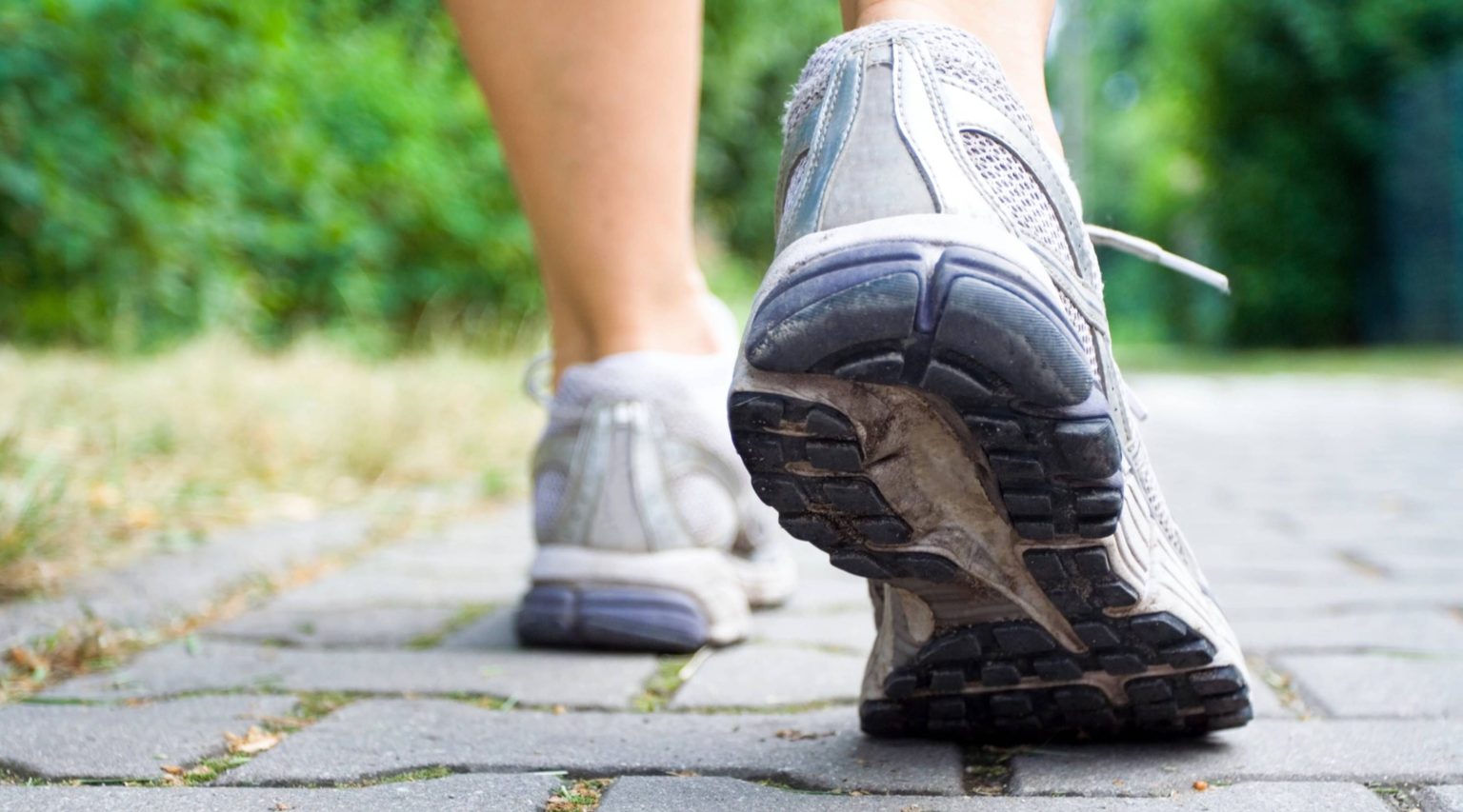 Japanese walking — метод ходьби з Японії, який зміцнює тіло, покращує обмін речовин і знижує стрес. Відкрийте переваги цієї техніки вже сьогодні!