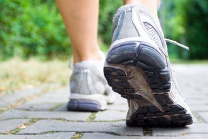 Japanese walking — метод ходьби з Японії, який зміцнює тіло, покращує обмін речовин і знижує стрес. Відкрийте переваги цієї техніки вже сьогодні!