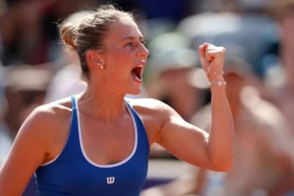 Марта Костюк уперше вийшла у четверте коло US Open, здолавши Діан Паррі 3:6, 6:4, 6:2. Наступний матч — проти Кароліни Мухової.