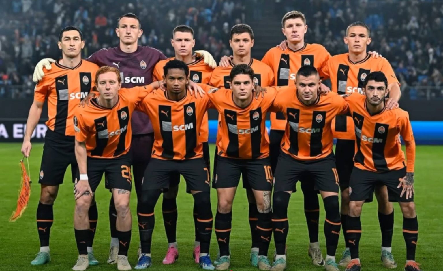 Дізнайтеся про фан-культуру ФК «Шахтар»: гімн, кричалки, девізи та пісні, які надихають команду і об’єднують тисячі вболівальників на трибунах.