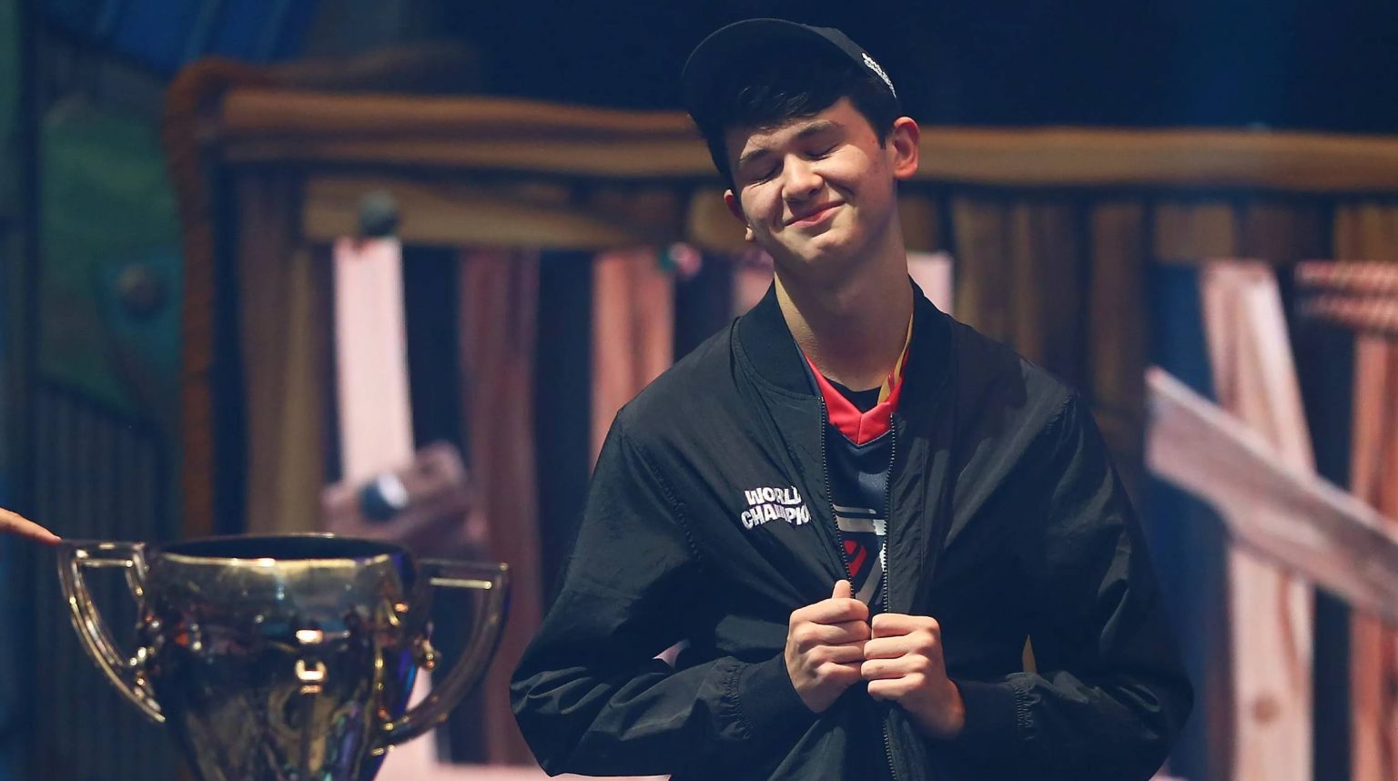 Кайл «Bugha» Гірсдорф – відомий гравець Fortnite, чемпіон світу з кіберспорту. Дізнайтеся про його біографію, досягнення та особисте життя.