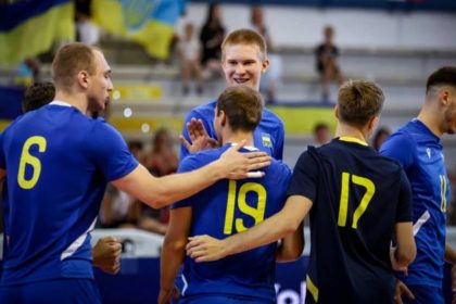 Україна розпочала молодіжний чемпіонат світу-2025 з перемоги над Аргентиною 3:1 та очолила групу D, чекаючи матчів з Італією, Індонезією, Францією та Тунісом.