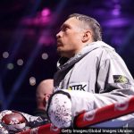 Олександр Усик попросив WBO відкласти бій з Джозефом Паркером через травму спини та виснаження після останніх поєдинків.