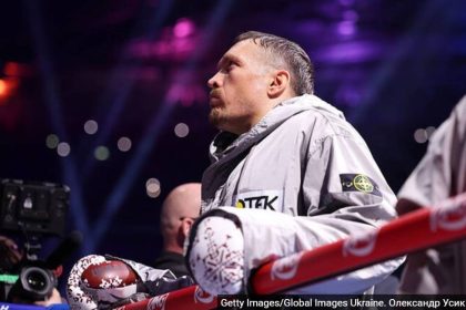 Олександр Усик попросив WBO відкласти бій з Джозефом Паркером через травму спини та виснаження після останніх поєдинків.