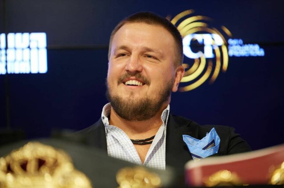 Олександр Красюк прокоментував чутки про можливий бій Усика з Джейком Полом, назвавши його нереальним у боксі, але прибутковим як шоу.