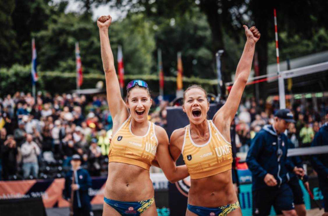 Український дует Гладун і Лазаренко здобув перше золото чемпіонату Європи з пляжного волейболу, перемігши Францію у фіналі змагань у Дюссельдорфі.