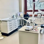 Металокерамічні коронки: що це таке, скільки служать, яка ціна в Україні, недоліки та переваги. Порівняння з цирконієм, фото, відгуки та поради лікаря.