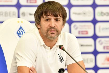 Дізнайтесь біографію Олександра Шовковського, його футбольні досягнення, статки, особисте життя та чим займається легендарний воротар сьогодні.