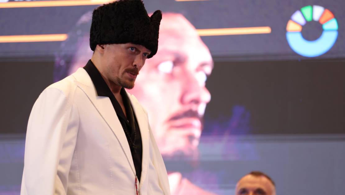 Команда Усика підтримала рішення WBO надати 90 днів для переговорів і відповіла на сумніви щодо травми боксера, пояснивши його фізичний стан.