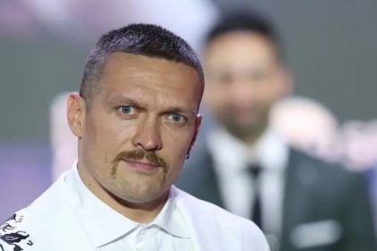 Фанати обурилися участю Усика у благодійному матчі, адже він отримав відтермінування бою від WBO через травму спини, але все ж вийшов на поле.