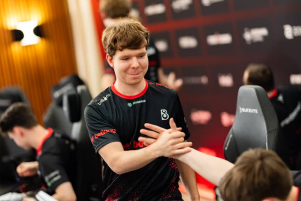 B8 Esports вибили OG зі StarLadder StarSeries Fall 2025, здійснивши камбек на Mirage і перемігши у вирішальній мапі Inferno з рахунком 2:1.