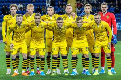 Дізнайтесь, як звучить гімн ФК «Металіст», які кричалки та пісні виконують фанати, і які девізи об’єднують харківських уболівальників.