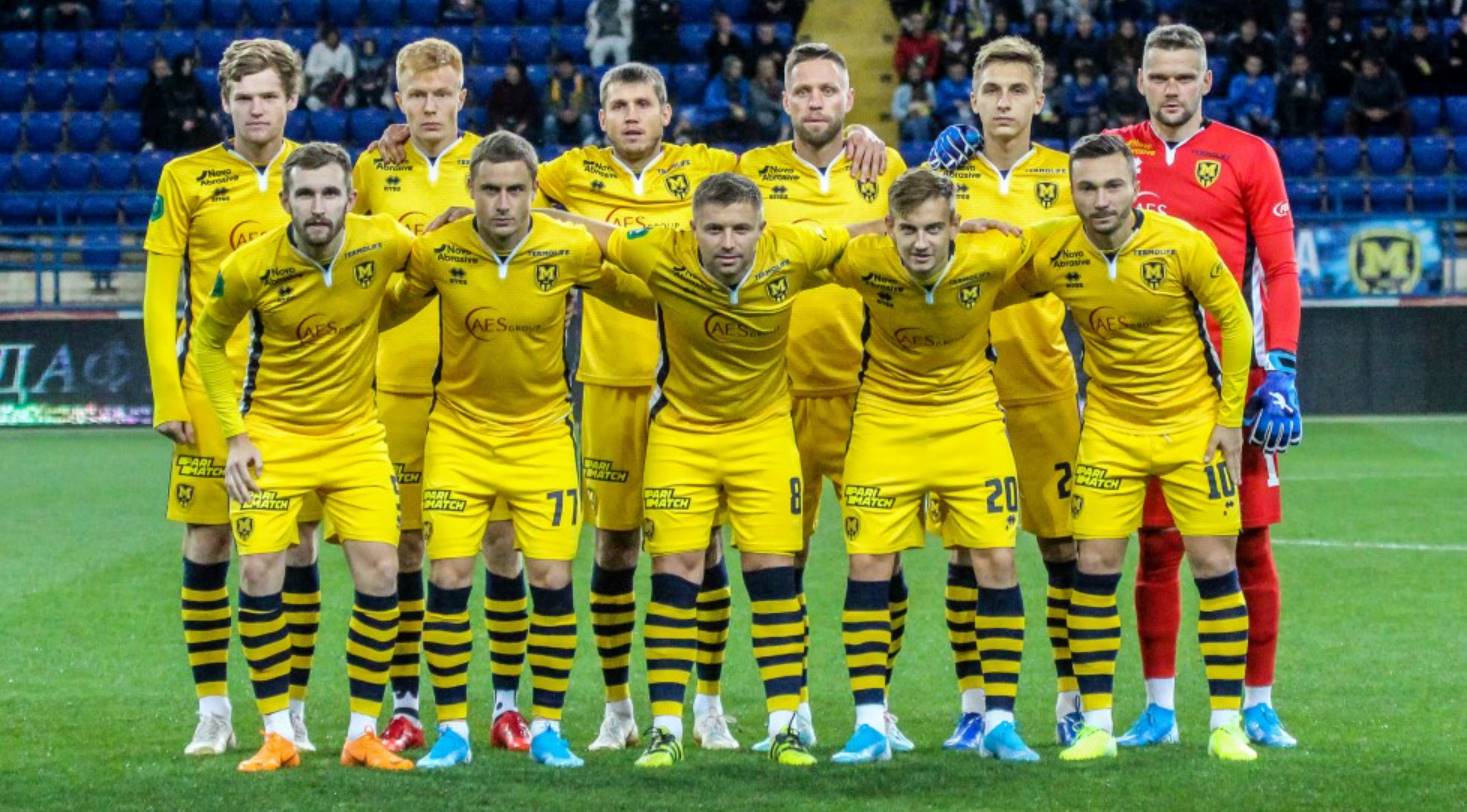 Дізнайтесь, як звучить гімн ФК «Металіст», які кричалки та пісні виконують фанати, і які девізи об’єднують харківських уболівальників.