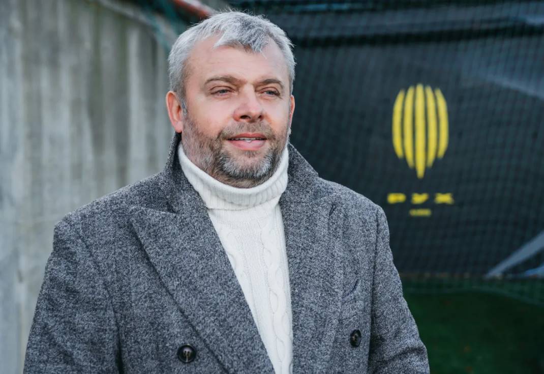 Григорій Козловський — український бізнесмен, меценат, почесний президент ФК «Рух» (Львів). Біографія, бізнес-шлях, досягнення клубу й вплив на розвиток футболу.
