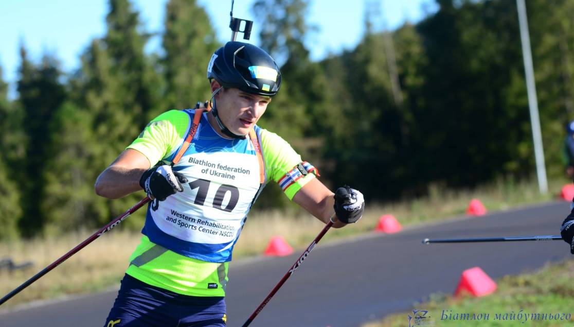 Віталій Мандзин виграв суперспринт на чемпіонаті України з літнього біатлону, випередивши Антона Дудченка та Степана Кінаша.