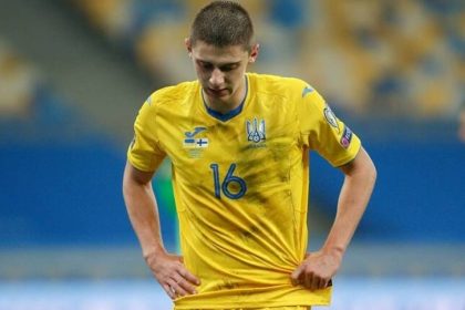 Захисник Віталій Миколенко через травму пропустить матчі відбору ЧС-2026. Сергій Ребров викликав на його місце Владислава Дубінчака з «Динамо».