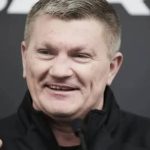 У Манчестері на 46-му році життя помер ексчемпіон світу з боксу Ріккі Хаттон. Поліція виключила насильницькі обставини його смерті.