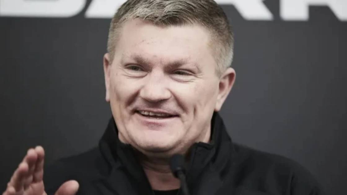 У Манчестері на 46-му році життя помер ексчемпіон світу з боксу Ріккі Хаттон. Поліція виключила насильницькі обставини його смерті.