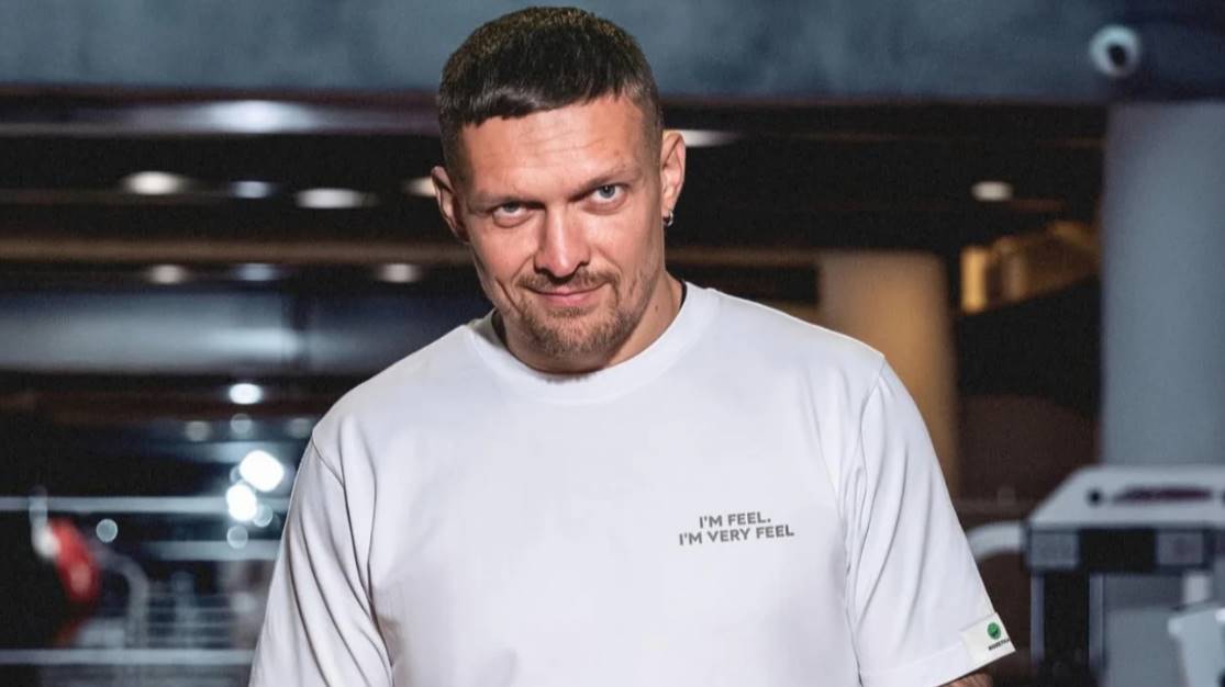 Олександр Усик зіграв у благодійному матчі Legends Charity Game в Лісабоні. Українець вийшов на поле проти легенд Португалії, які перемогли 4:1.