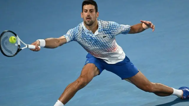 Australian Open: Джокович вышел в полуфинал, уступив два первых сета, результаты