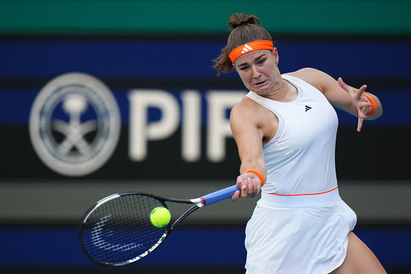 Мухова вышла в полуфинал WTA 1000 в Майами после напряжённого матча: результаты и обзор игры
