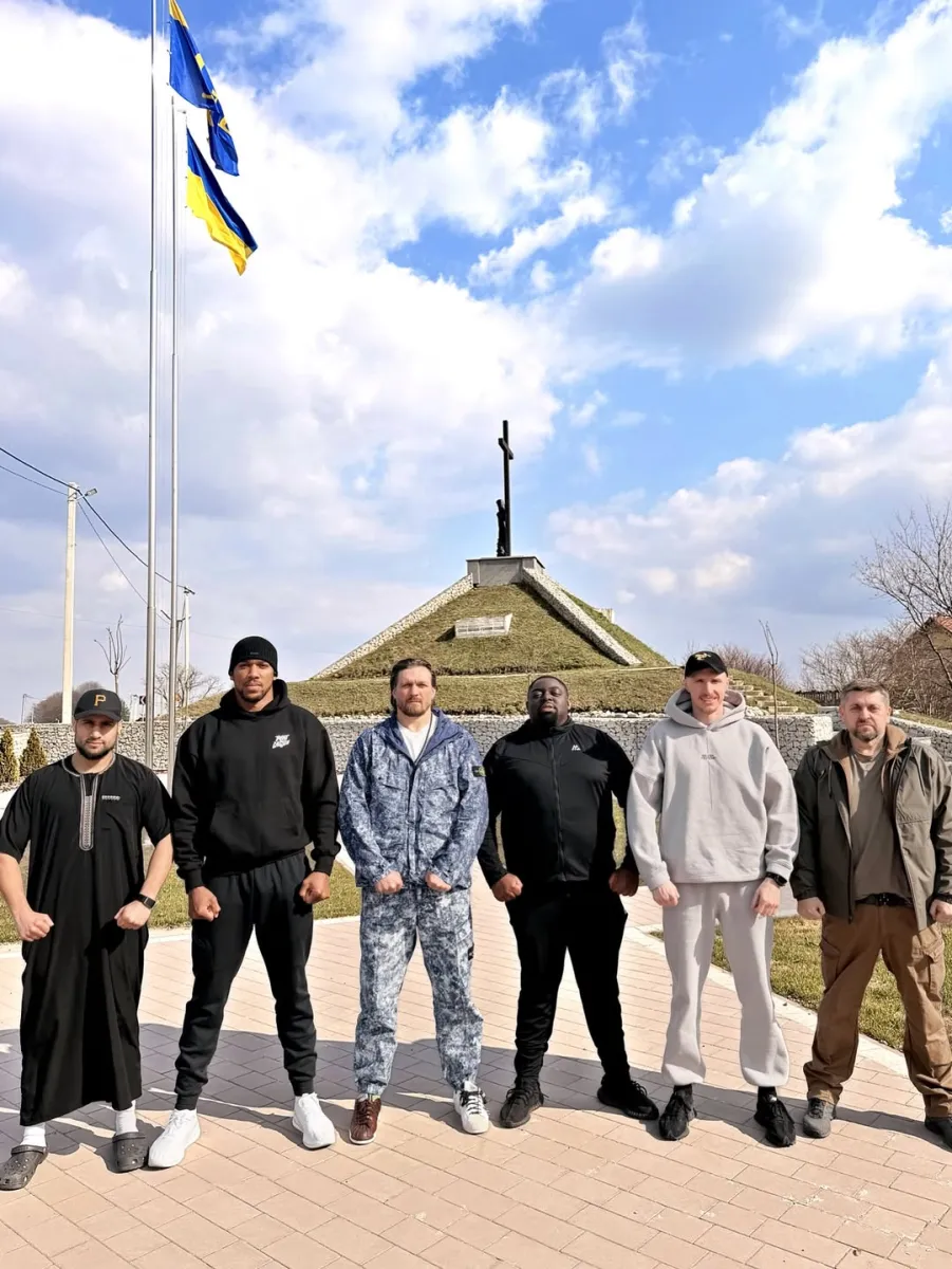 Усик и Джошуа в Украине: детали визита и участие в турнире Rising Stars