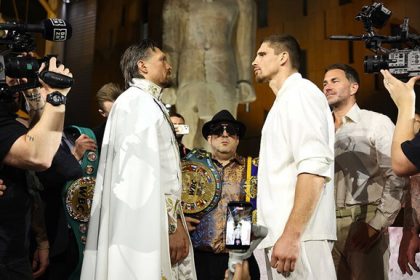 Кто победил в бое Усик — Верховен? Украинец защитил титулы WBC, WBA и IBF: видео