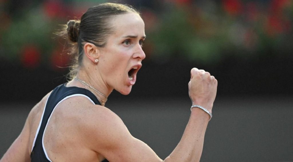 Элина Свитолина в трех сетах победила Анну Бондар и вышла во второй круг Roland Garros-2026