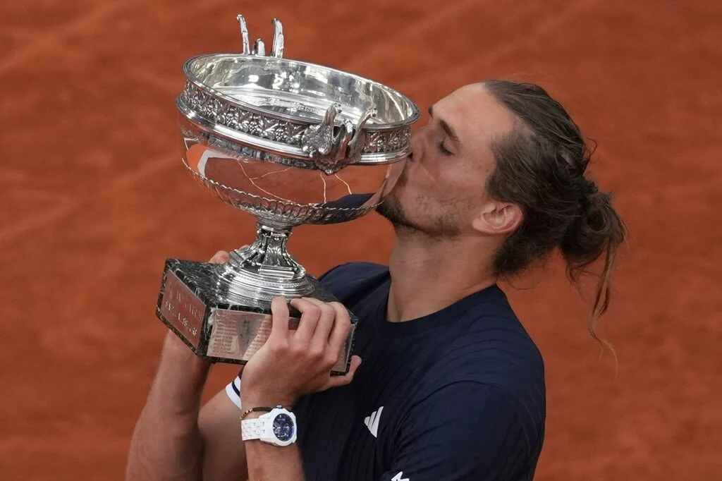 Зверев стал чемпионом Ролан Гаррос и выиграл первый Grand Slam в карьере: счет финала, рекорд и эмоции
