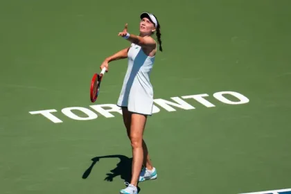 Рыбакина — Самсонова 6:4, 4:6, 6:4: Елена спасла матч после провала в третьем сете