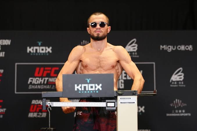 Умар Нурмагомедов впервые проиграл нокаутом: Сонг Ядонг потряс UFC