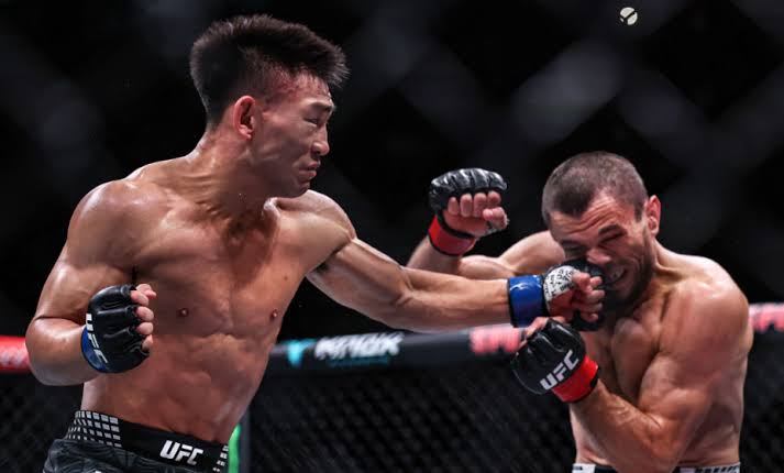 Умар Нурмагомедов впервые проиграл нокаутом: Сонг Ядонг потряс UFC