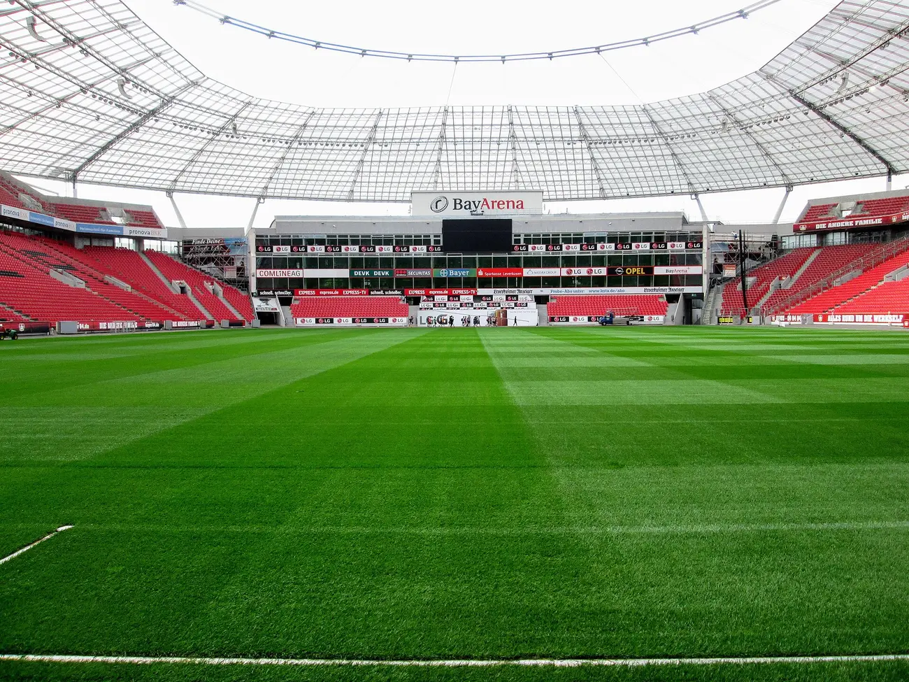 Стадион BayArena в Леверкузене, архивное фото