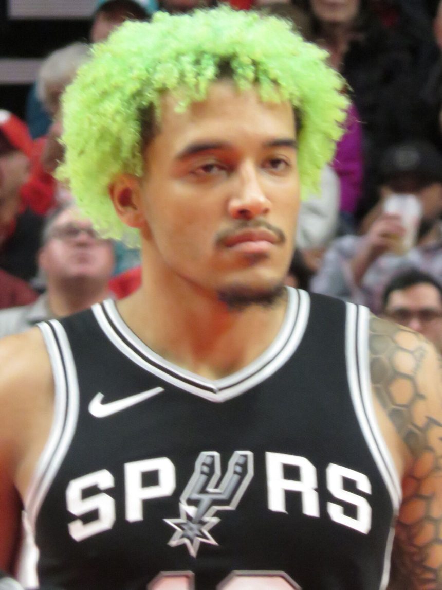 Джереми Сохан в форме San Antonio Spurs во время матча — архивное фото