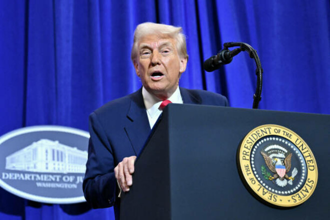 НХЛ прокоментувала ідею Трампа зіграти матчі з російськими командами